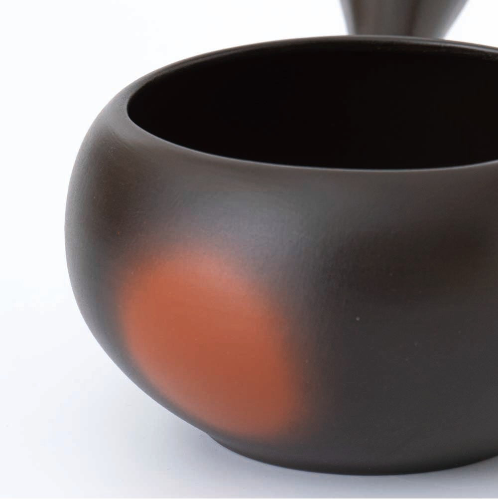 Yuzamashi / Matcha bowl [Black with red blur]