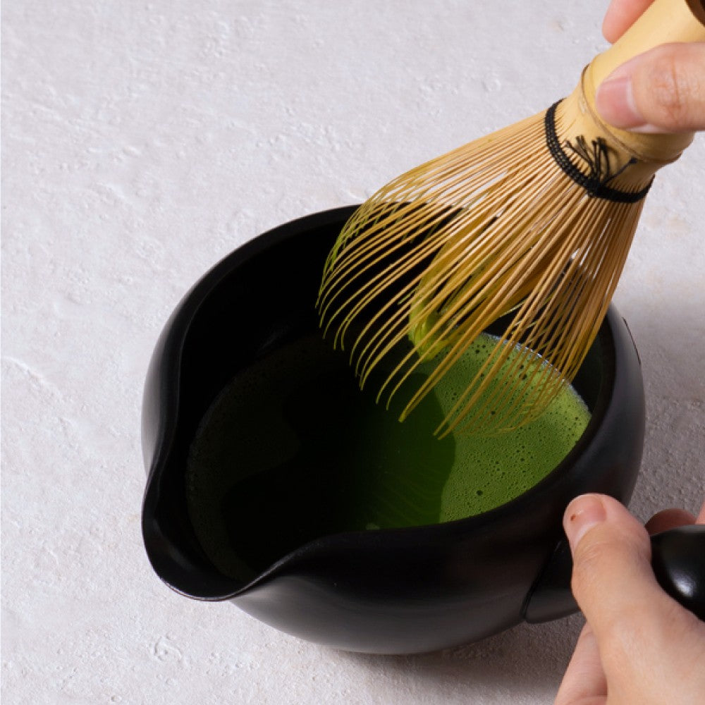 Yuzamashi / Matcha bowl [Black with red blur]